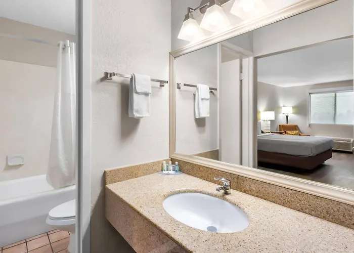 Hotel Quality & Havasu 3*